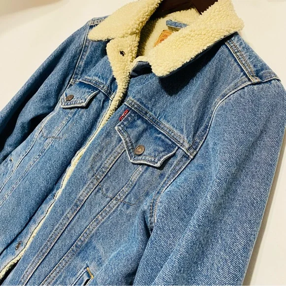 Levi’s Womens Light Blue Washed Sherpa Trucker Jacket Size Medium - Picture 5 of 6